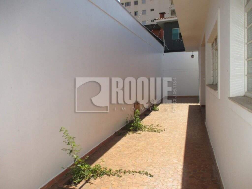 Casa Comercial à venda no bairro Jardim Mercedes: Corredor