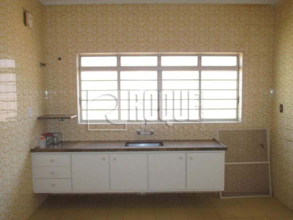 Casa Comercial à venda no bairro Jardim Mercedes: Cozinha