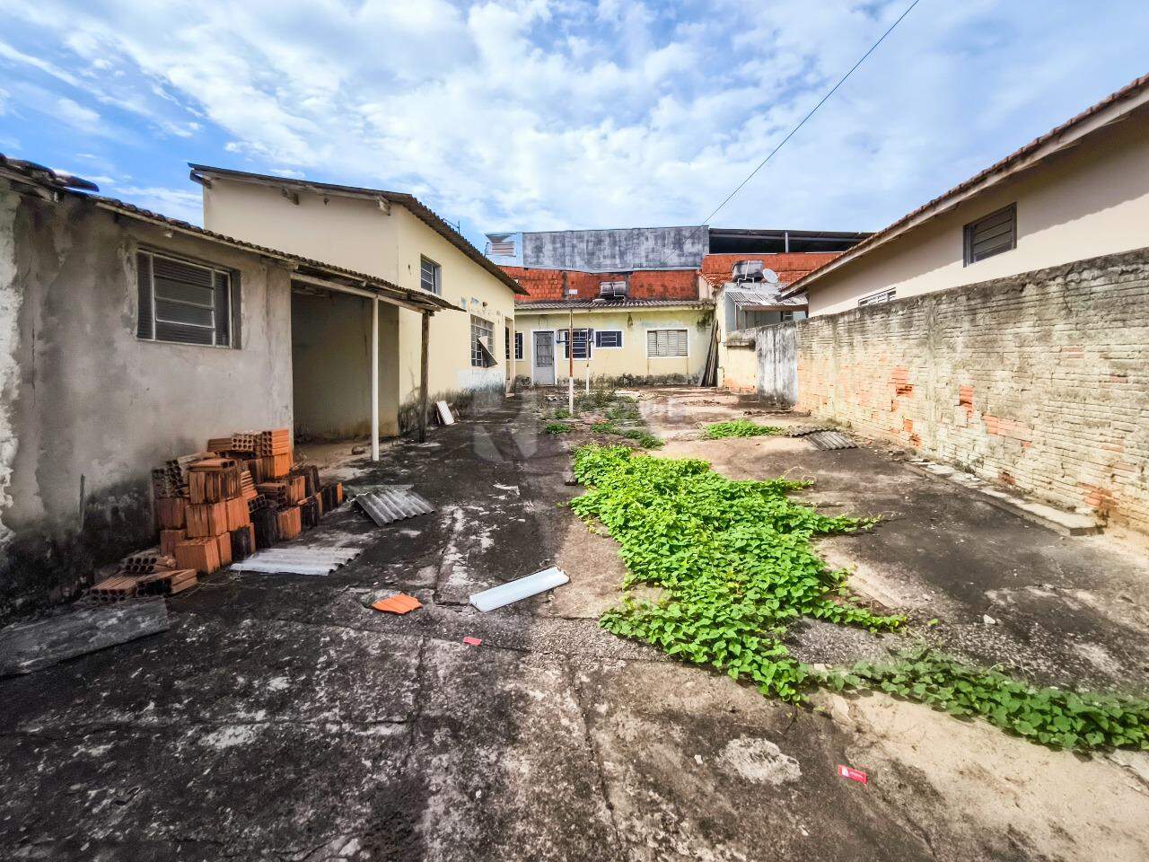 Terreno à venda no bairro Jardim Barão de Limeira: QUINTAL