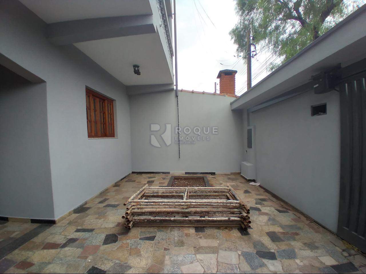 Casa Residencial para aluguel no bairro Jardim Residencial Vitório Lucato: FRENTE/PORTAO AUTOMATICO