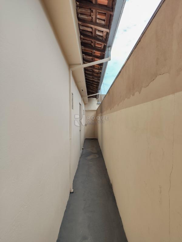 Casa Residencial à venda no bairro Jardim Gustavo Pecinini: Corredor 