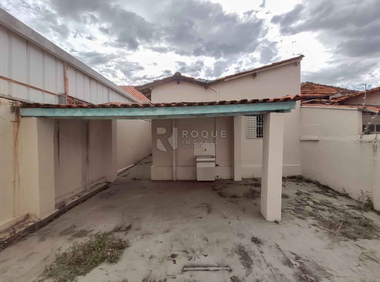 Casa Comercial à venda no bairro Centro: Área de serviço 