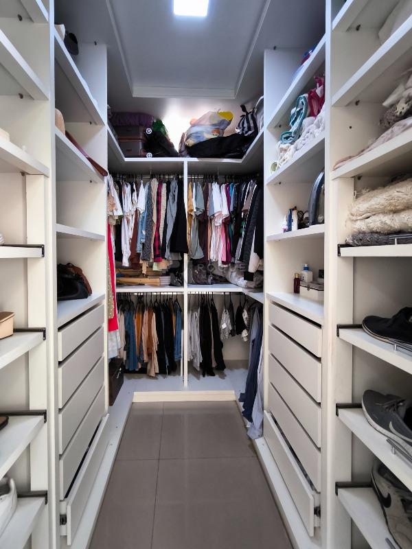 Casa em condomínio à venda no bairro Residencial Itamaracá: CLOSET SUÍTE