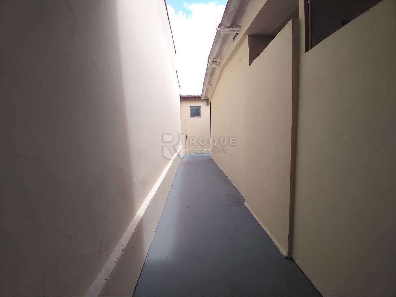 Casa Residencial para aluguel no bairro Conjunto Habitacional Victor DAndrea: Corredor