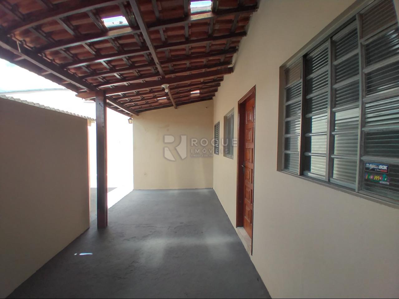 Casa Residencial para aluguel no bairro Conjunto Habitacional Victor DAndrea: Quintal