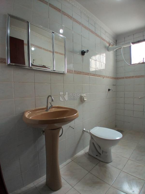 Casa Residencial para aluguel no bairro Conjunto Habitacional Victor DAndrea: Wc suíte