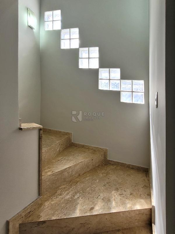 Casa Residencial à venda no bairro Jardim das Laranjeiras: ACESSO PISO SUPERIOR 