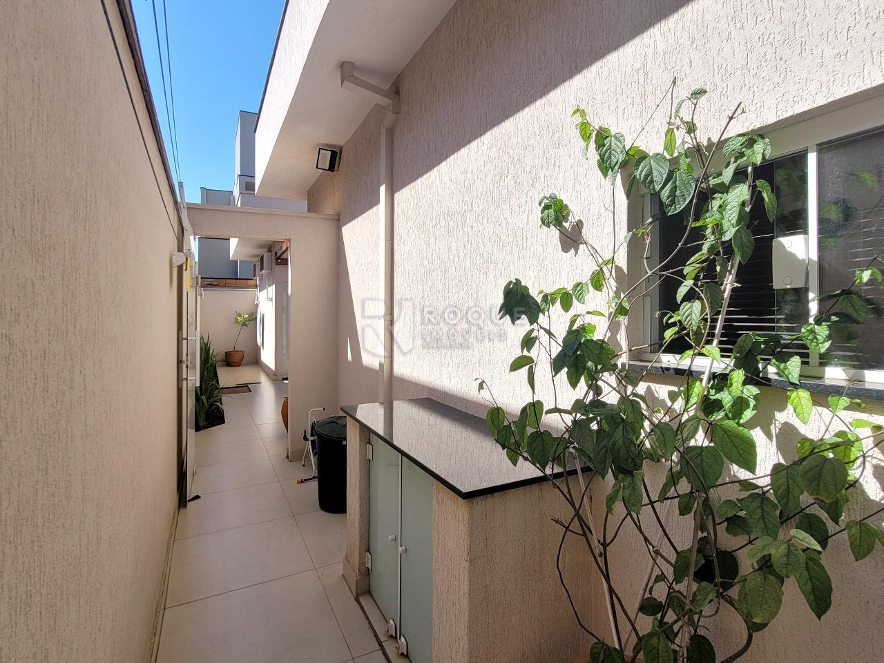 Casa em condomínio à venda no bairro Residenciais Fazenda Itapema: CORREDOR LATERAL