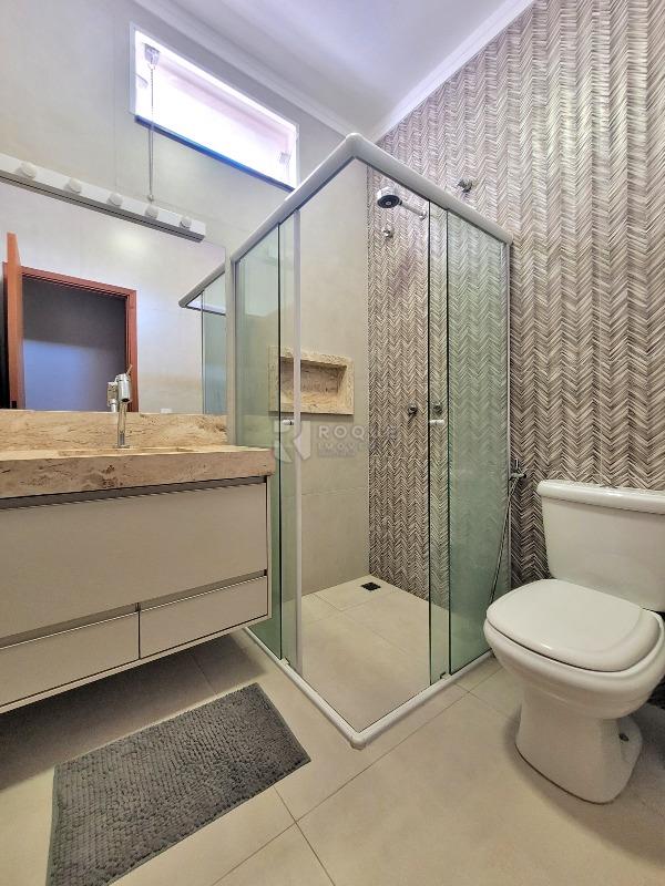 Casa em condomínio à venda no bairro Residenciais Fazenda Itapema: BANHEIRO SOCIAL