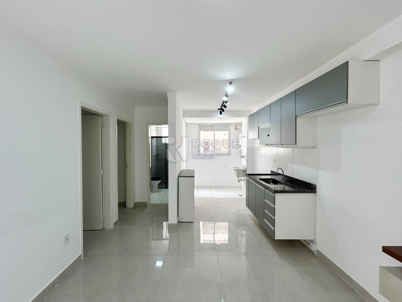Apartamento à venda no bairro Jardim Trevo: Sala 