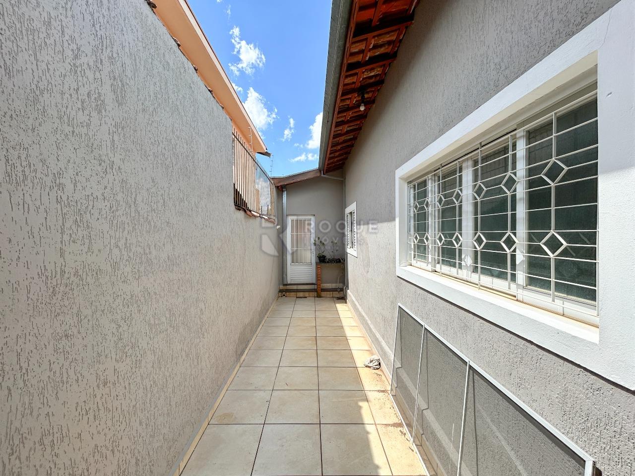 Casa Residencial para aluguel no bairro Jardim Nova Suiça: Corredor 