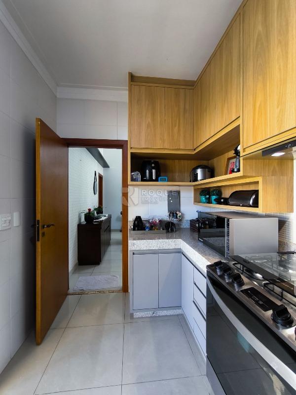 Casa em condomínio à venda no bairro Parque Residencial Roland III: COZINHA