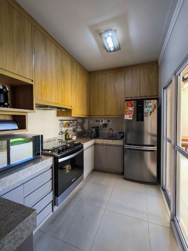 Casa em condomínio à venda no bairro Parque Residencial Roland III: COZINHA