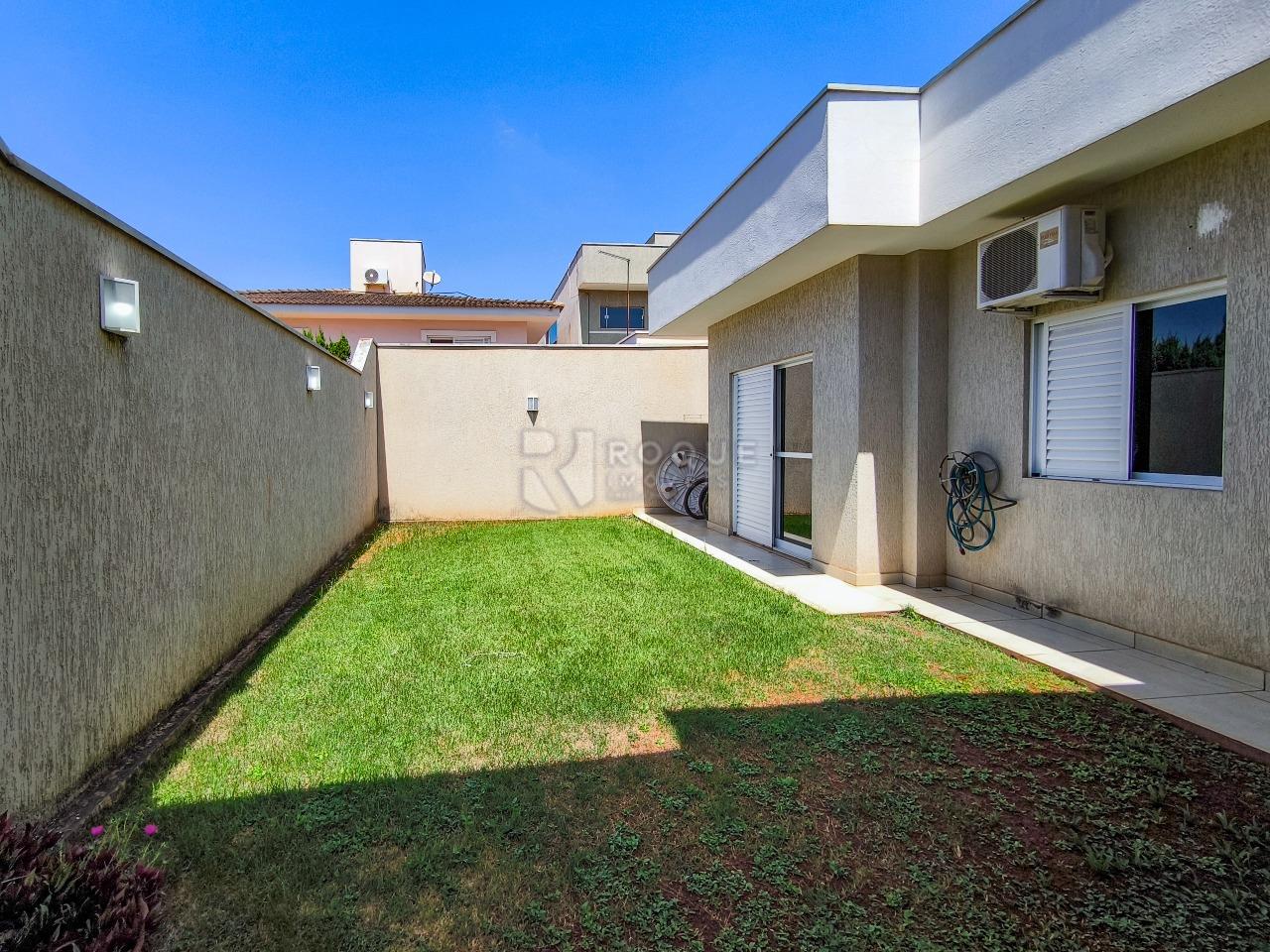 Casa em condomínio à venda no bairro Parque Residencial Roland III: QUINTAL