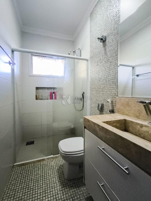 Casa em condomínio à venda no bairro Parque Residencial Roland III: BANHEIRO SOCIAL