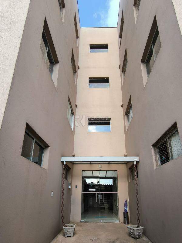 Apartamento à venda no bairro Jardim Ouro Verde: ENTRADA