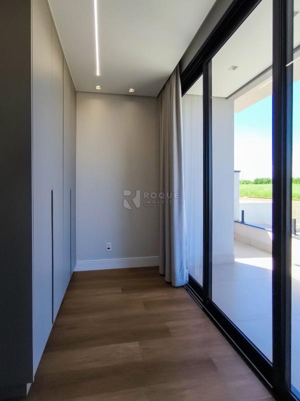 Casa em condomínio à venda no bairro Residenciais Fazenda Itapema: ROUPEIRO