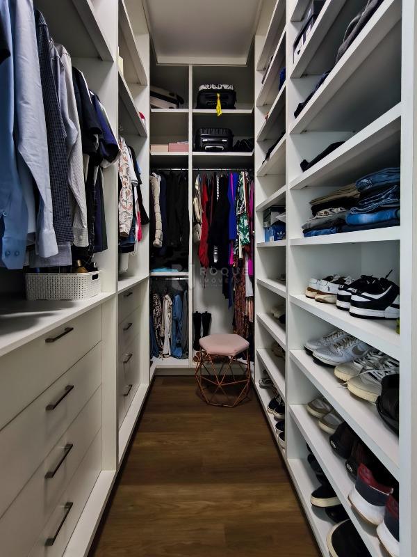 Casa em condomínio à venda no bairro Residenciais Fazenda Itapema: CLOSET SUÍTE