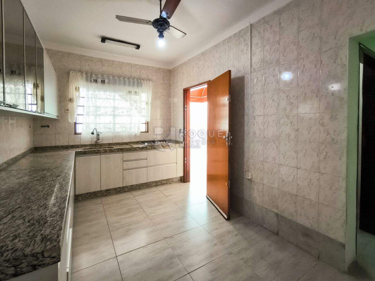 Casa Residencial à venda no bairro Jardim Adélia Cavicchia Grotta: COZINHA