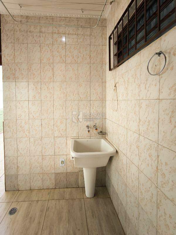 Casa Residencial à venda no bairro Jardim Adélia Cavicchia Grotta: LAVANDERIA