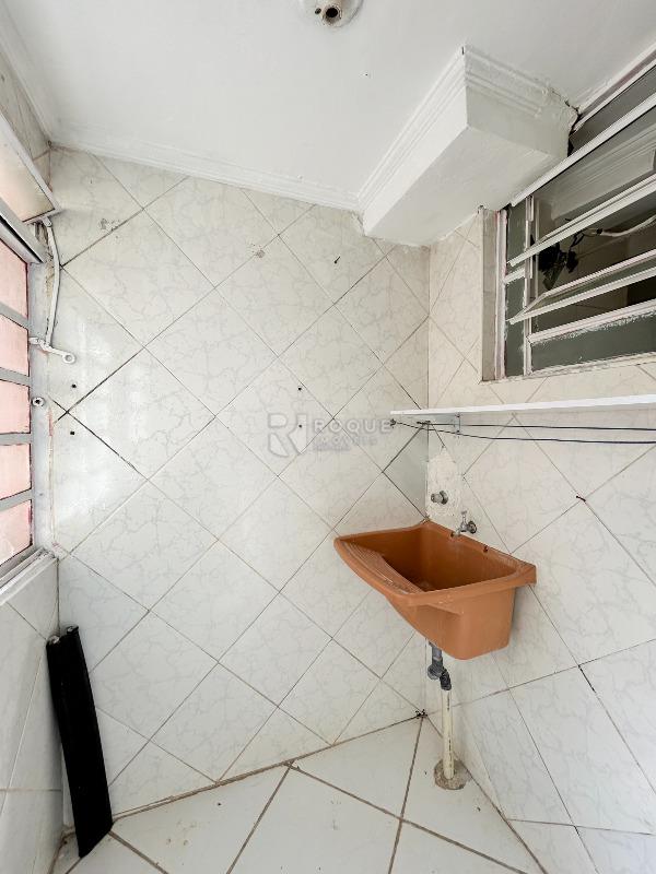 Apartamento à venda no bairro Jardim Olga Veroni: Área de serviço 