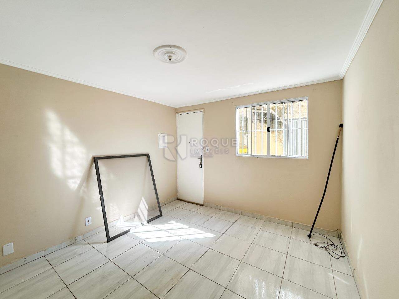 Apartamento à venda no bairro Jardim Olga Veroni: Sala