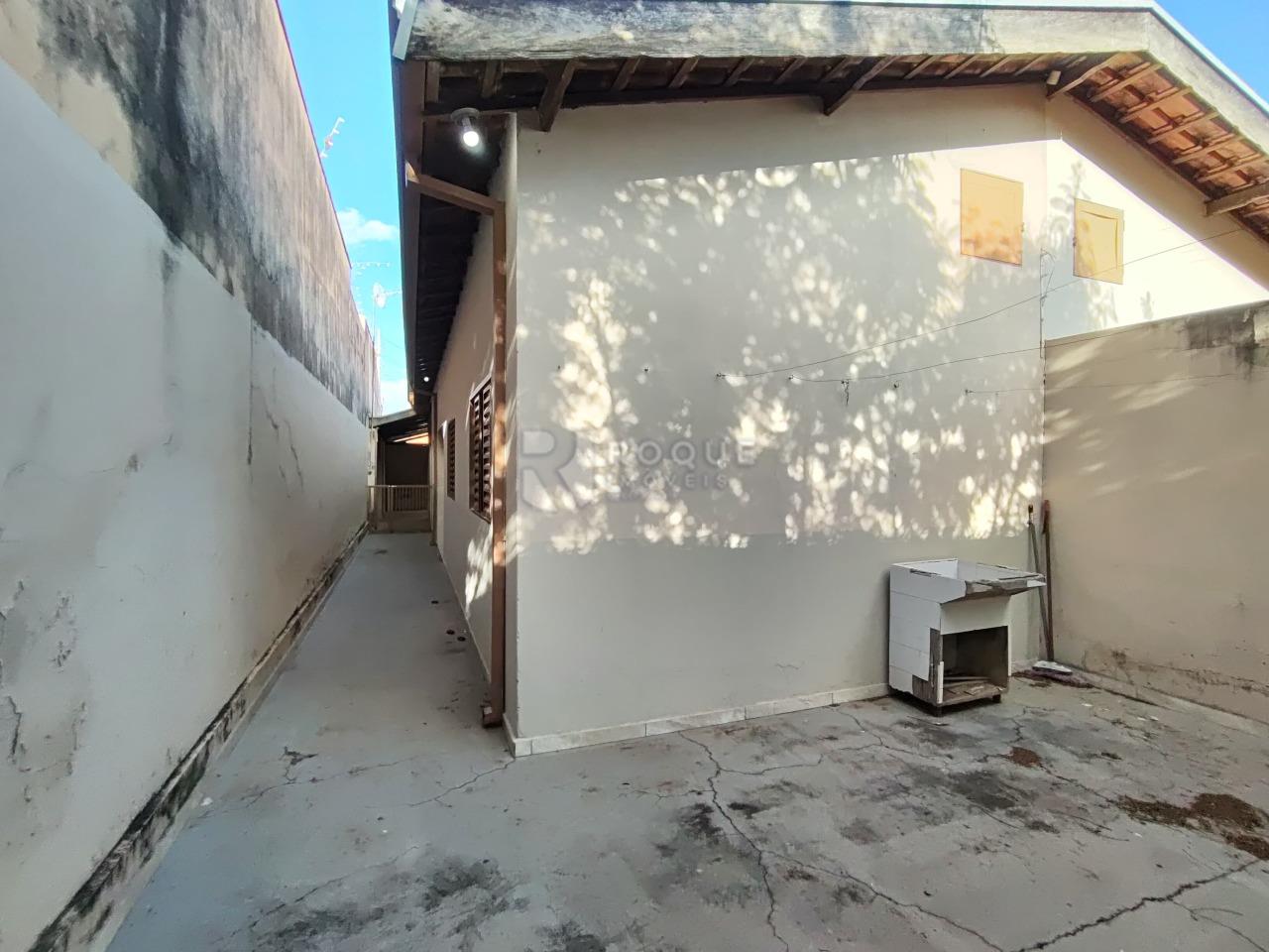 Casa Residencial à venda no bairro Vila Claudia: Fundos
