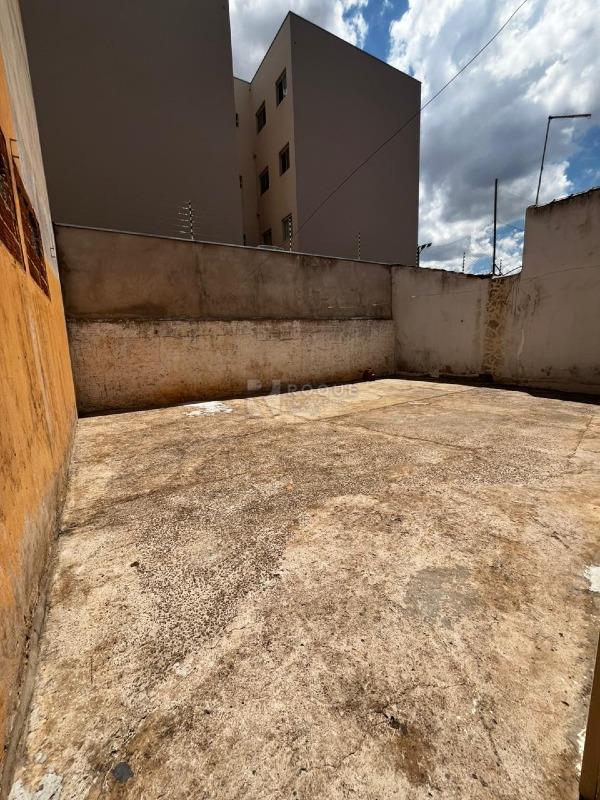 Casa Residencial à venda no bairro Vila São Roque: FUNDO