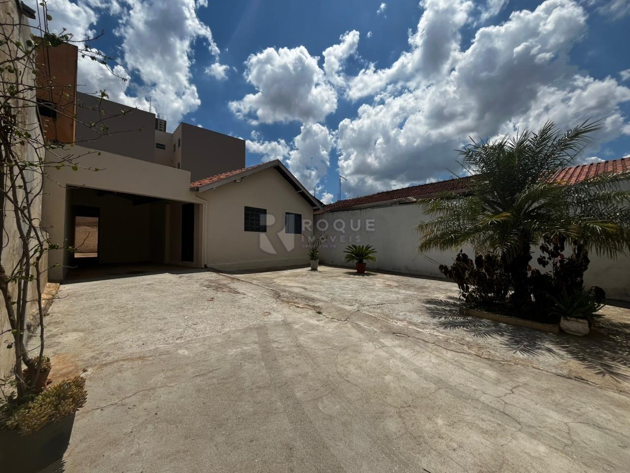 Casa Residencial à venda no bairro Vila São Roque: FRENTE