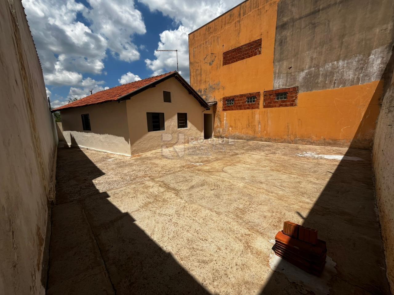 Casa Residencial à venda no bairro Vila São Roque: FUNDO