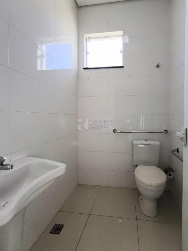 Barracão/Galpão à venda no bairro Jardim Glória: BANHEIRO MASCULINO RECEPÇÃO