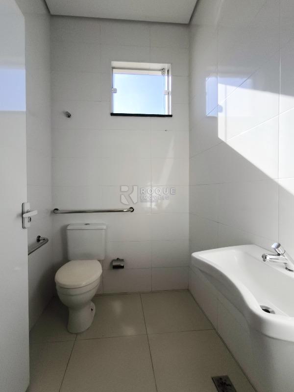 Barracão/Galpão à venda no bairro Jardim Glória: BANHEIRO FEMININO RECEPÇÃO