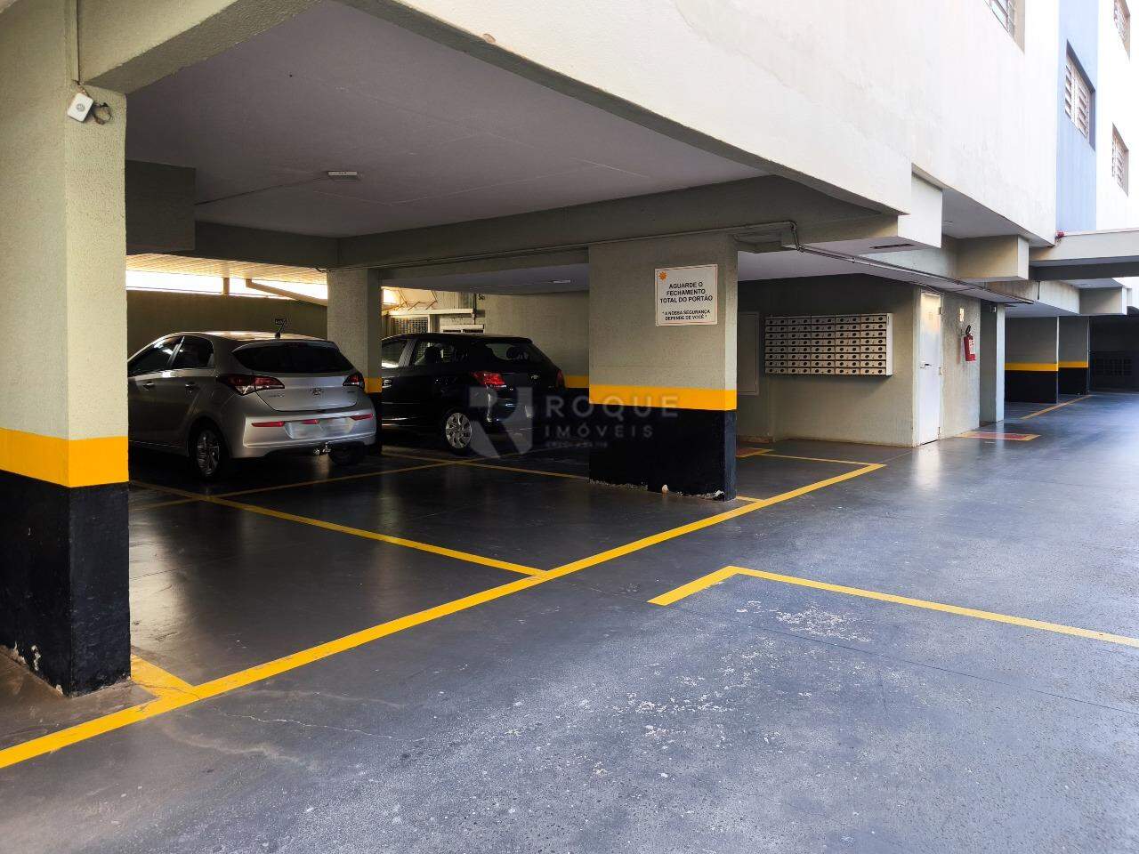Apartamento à venda no bairro Centro: ESTACIONAMENTO