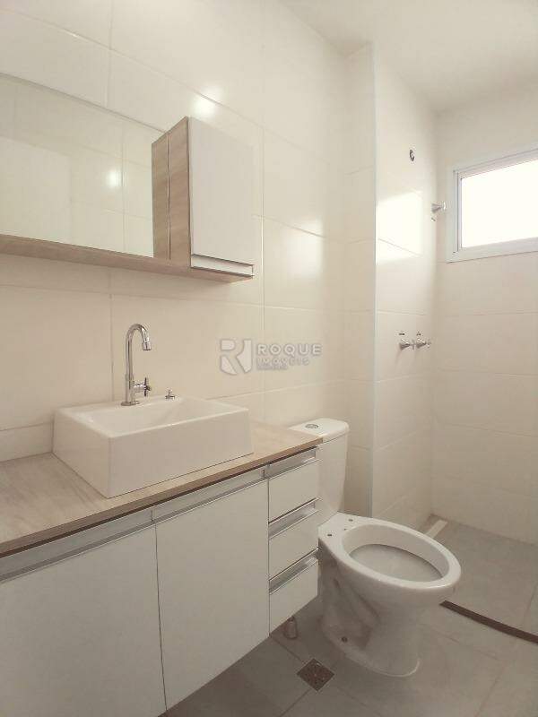 Apartamento para aluguel no bairro Jardim Santa Adélia: WC