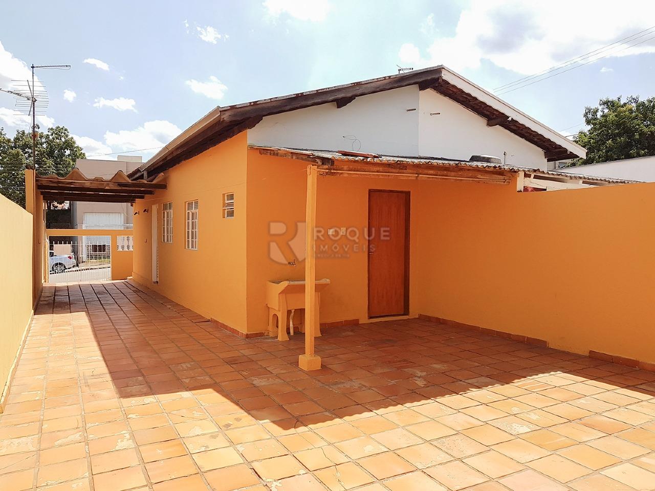 Casa Residencial à venda no bairro Jardim Maria Buchi Modeneis: Corredor externo