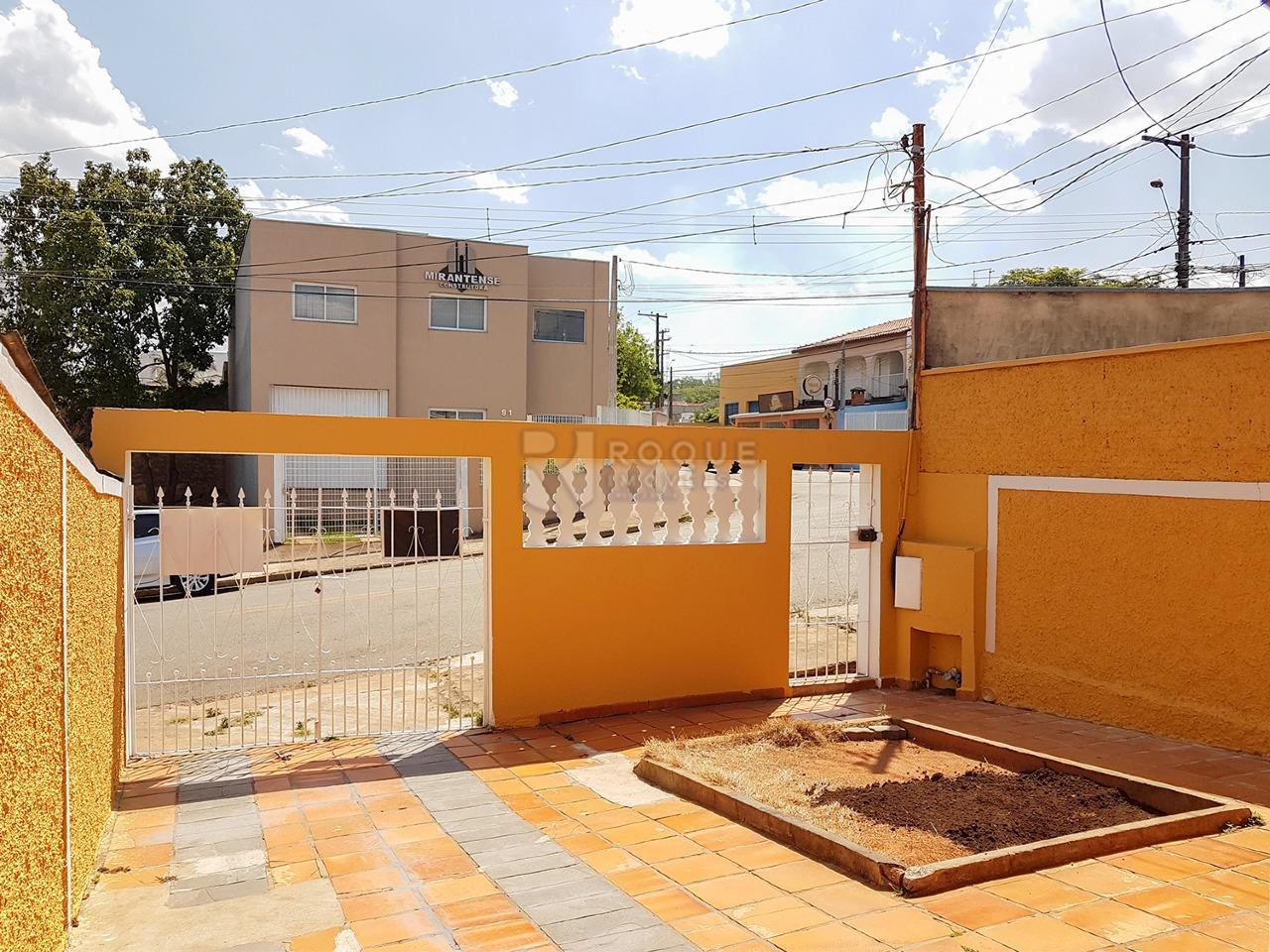 Casa Residencial à venda no bairro Jardim Maria Buchi Modeneis: Fachada interna