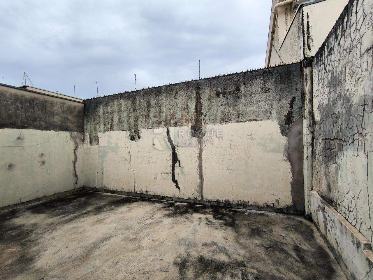 Casa Residencial à venda no bairro Vila Rosana: QUINTAL
