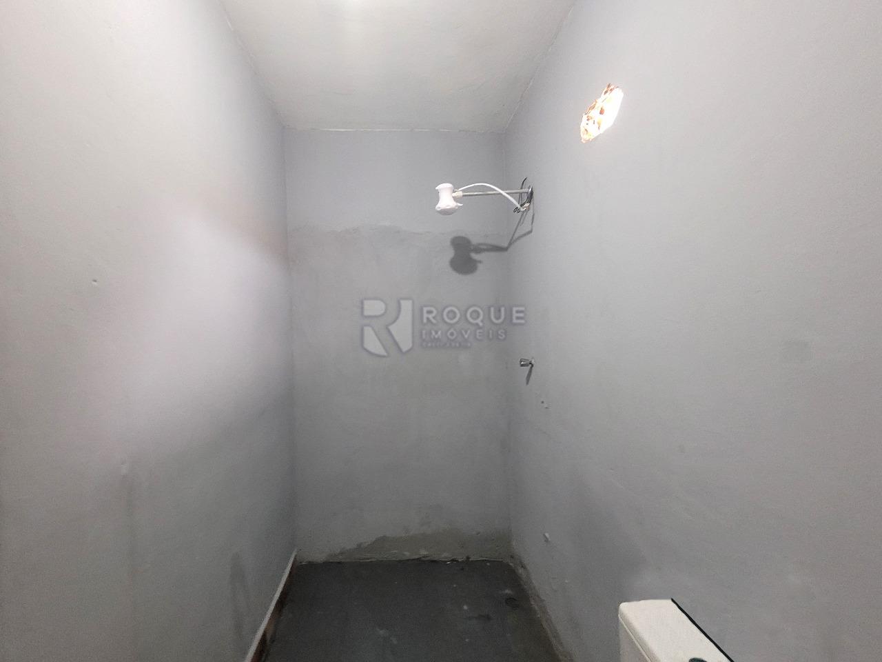 Barracão/Galpão à venda no bairro Parque Residencial Aeroporto: BANHEIRO- CASA 3