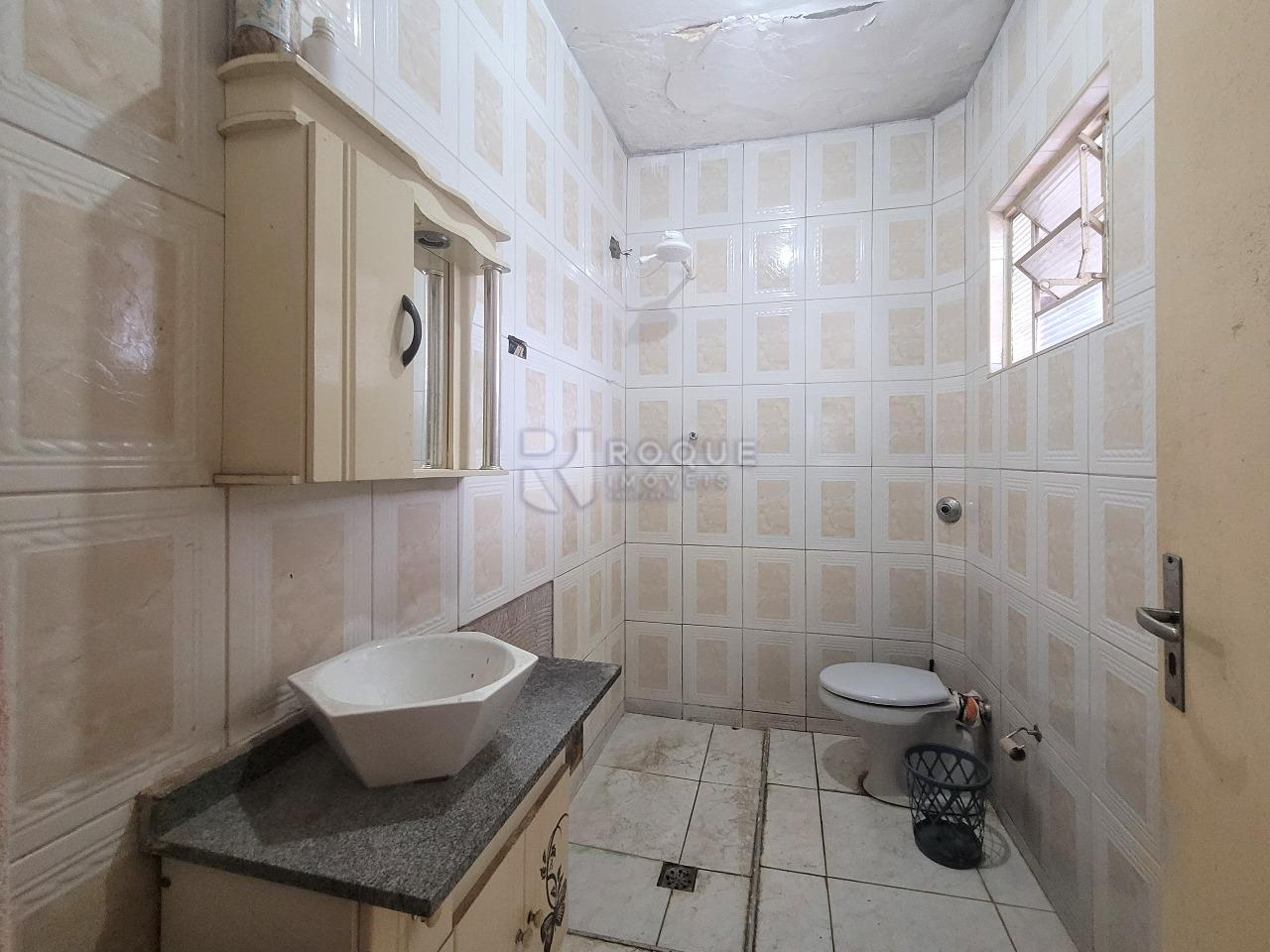 Barracão/Galpão à venda no bairro Parque Residencial Aeroporto: BANHEIRO- CASA 2