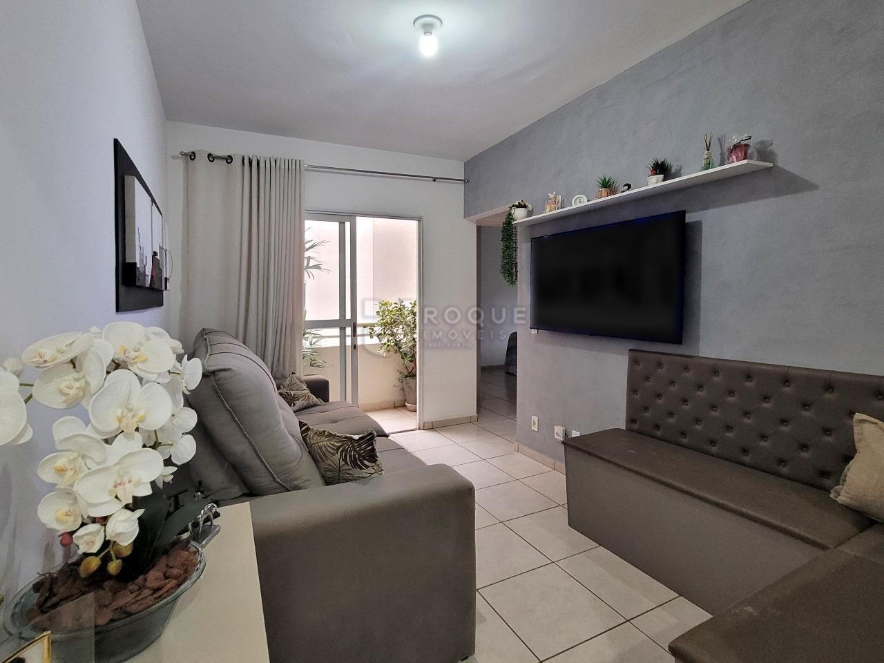 Apartamento à venda no bairro Vila Queiroz: Sala