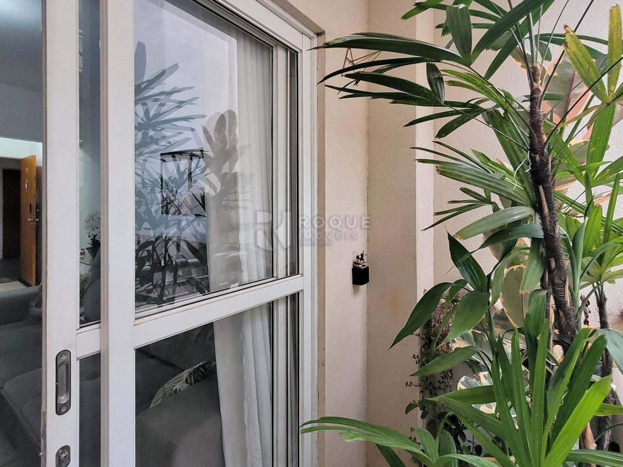 Apartamento à venda no bairro Vila Queiroz: Sacada