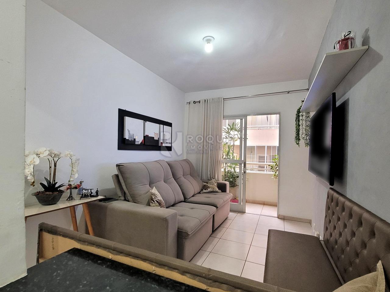 Apartamento à venda no bairro Vila Queiroz: Sala