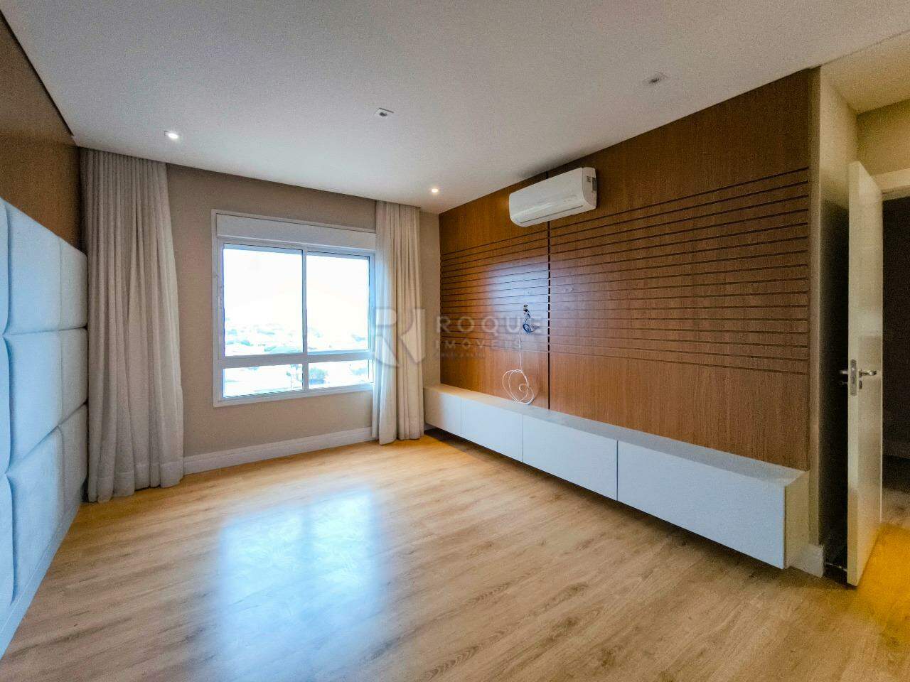 Apartamento à venda no bairro Jardim Aquárius: SUÍTE MASTER