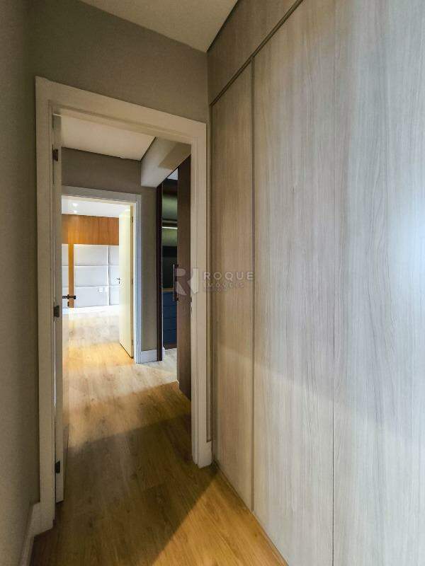 Apartamento à venda no bairro Jardim Aquárius: ROUPEIRO