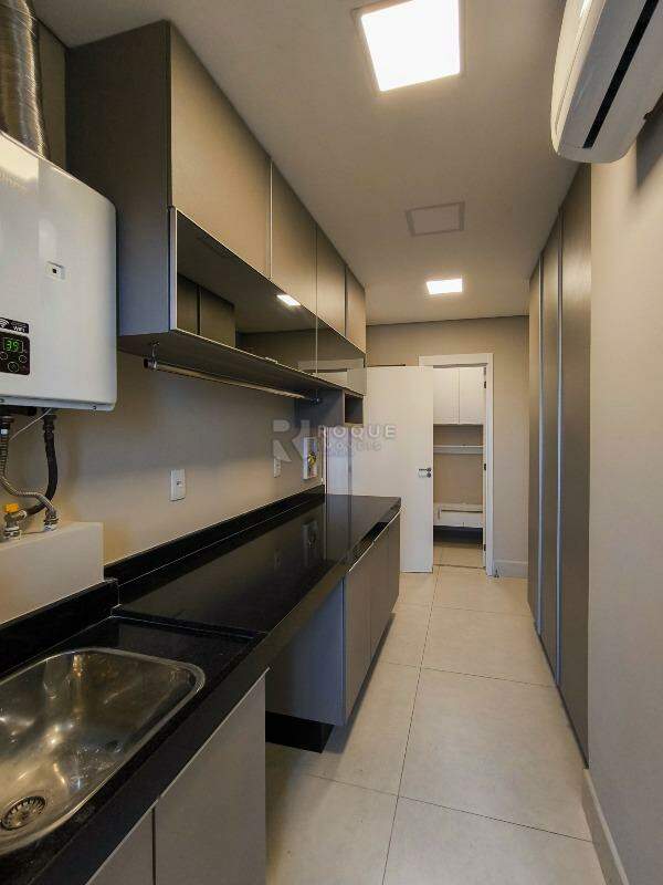 Apartamento à venda no bairro Jardim Aquárius: ÁREA DE SERVIÇO