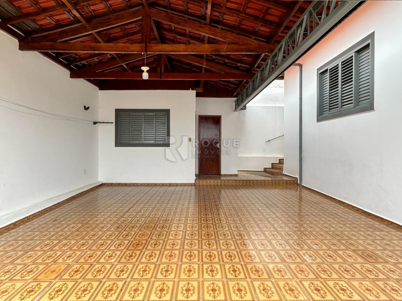 Casa Residencial para aluguel no bairro Parque Egisto Ragazzo: Garagem lateral 