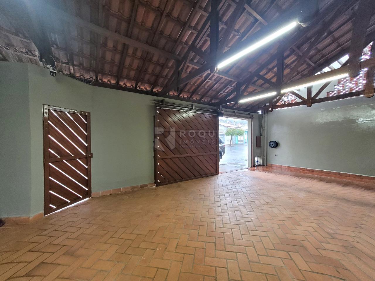 Casa Residencial à venda no bairro Parque Hippolyto: Garagem