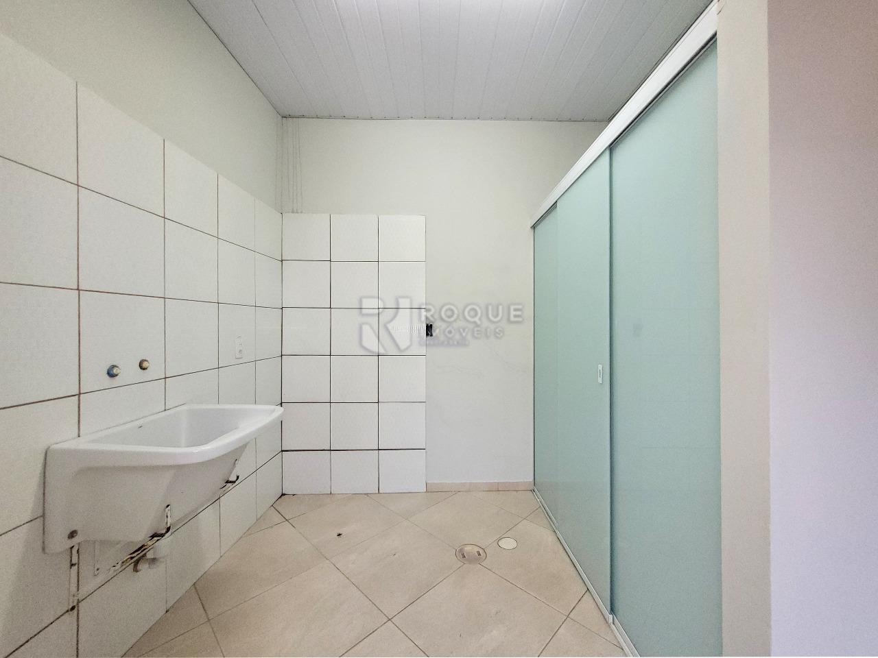 Casa Residencial à venda no bairro Parque Hippolyto: Lavanderia