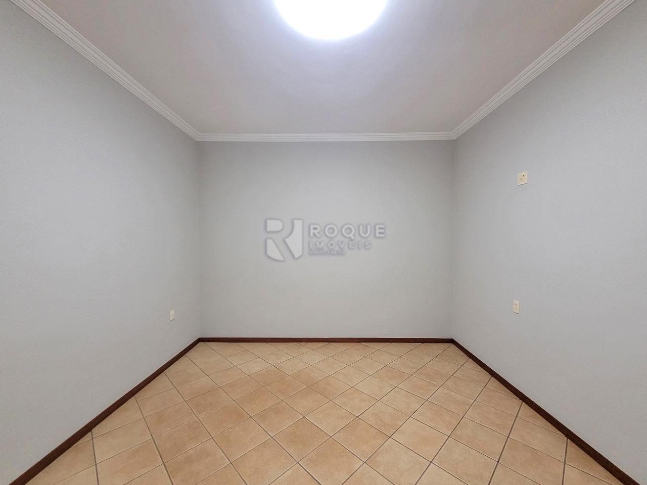 Casa Residencial à venda no bairro Parque Hippolyto: Suíte