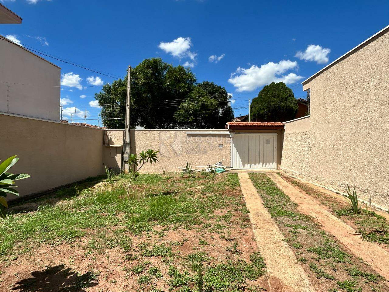 Casa Residencial para aluguel no bairro Jardim Bandeirantes: Área externa
